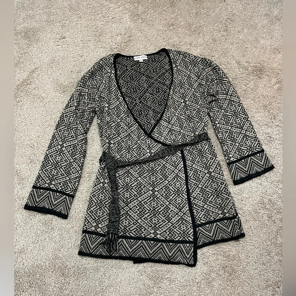 Knox‎ Rose Cardigan size Large
